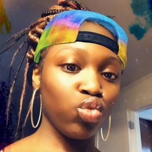 Meet your Posher, Dominique